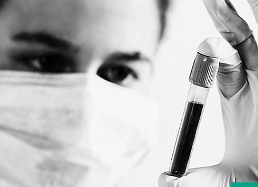 Seduta di trattamento sul viso in ambulatorio